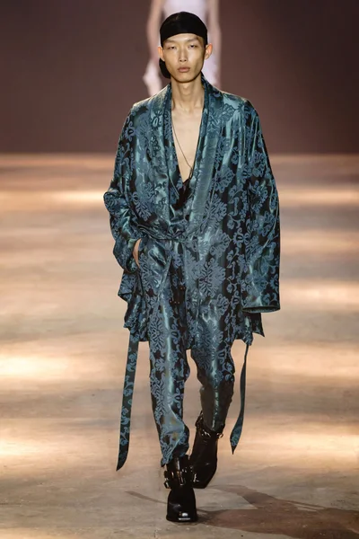 Look 28